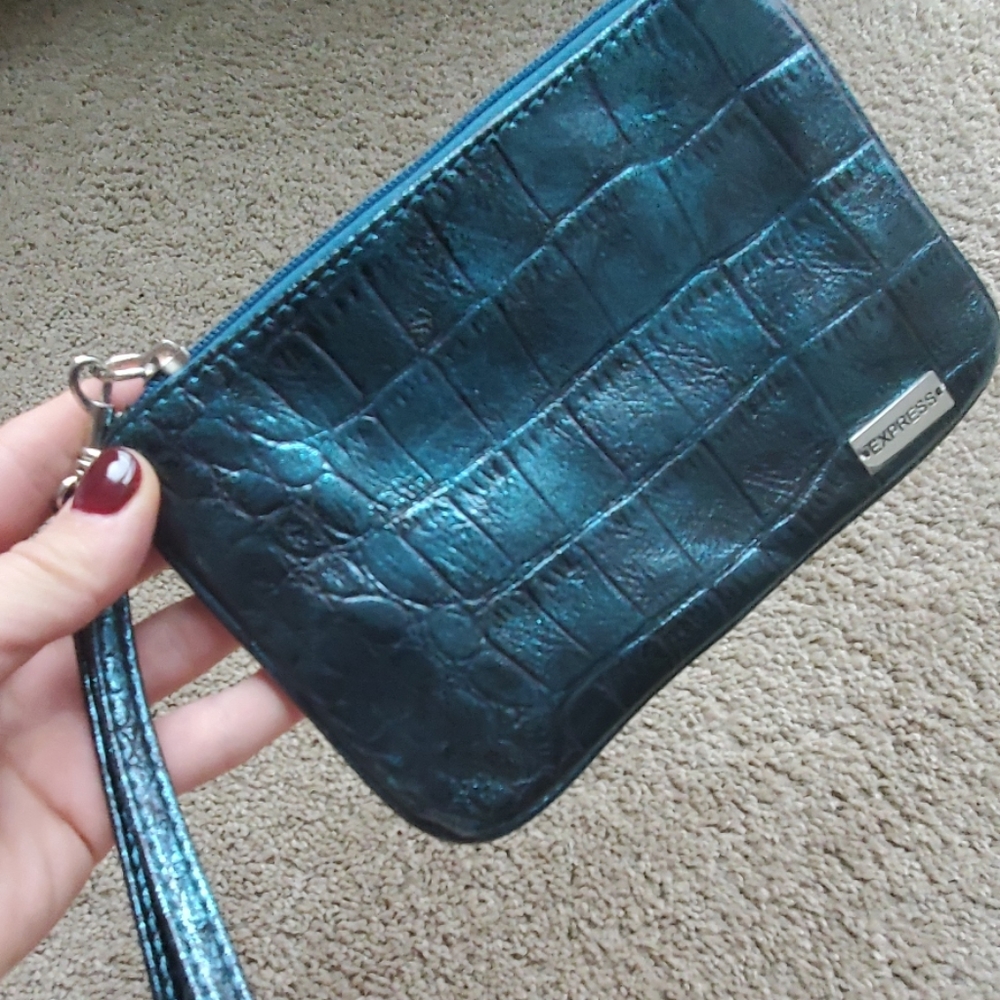 Express Wristlet - Picture 2 of 2